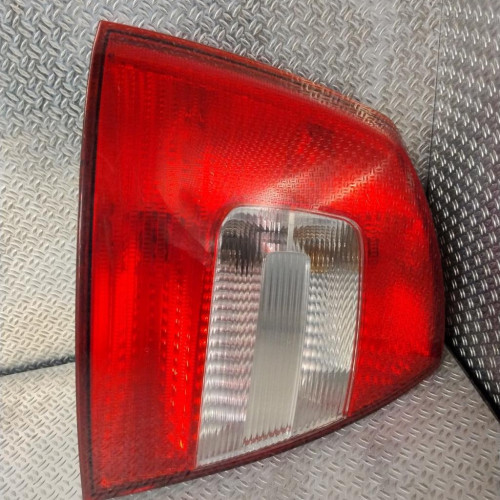 Feu arrière gauche Skoda OCTAVIA II 1.6 tdi (2009-2013)