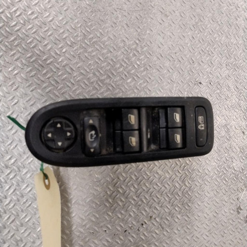 Commande lève-glace porte avant gauche Peugeot 508 SW I 1.6 hdi (2010-2018)