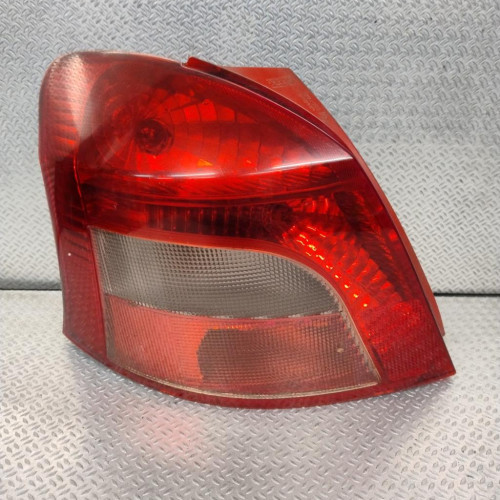 Feu arrière gauche Toyota YARIS 1.3 vvt-i (2005-2010)