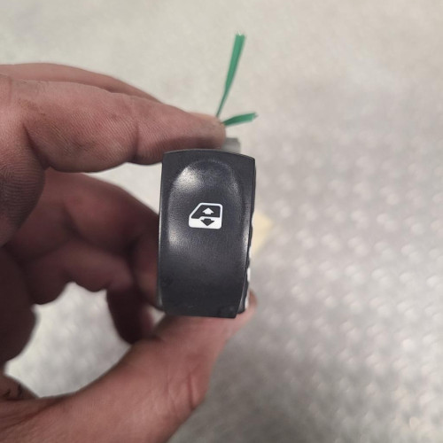 Commande lève-glace porte avant droite Renault TWINGO II 1.2 (2007-2014) 3 portes