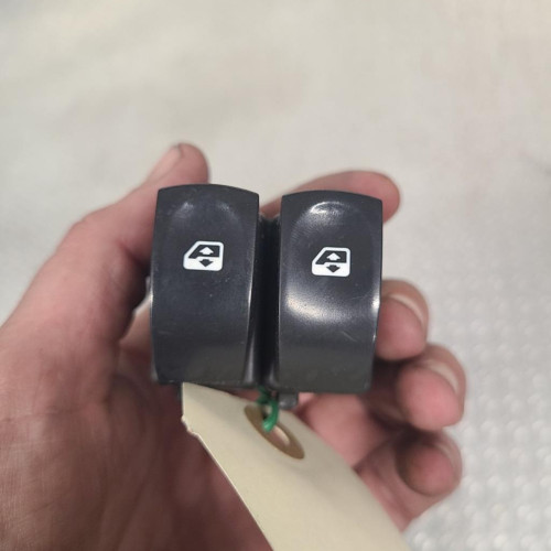 Commande lève-glace porte avant gauche Renault TWINGO II 1.2 (2007-2014) 3 portes