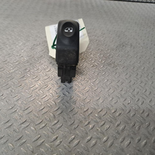 Commande lève-glace porte avant droite Renault KANGOO Express 1.5 dci (2005)
