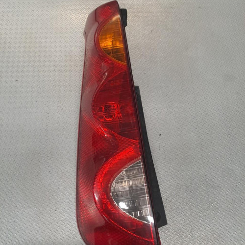 Feu arrière gauche Nissan NOTE 1.5 dci (2010-2012)